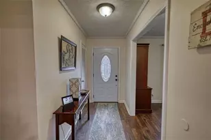 832 Sweet Briar Ln, Conyers, GA 30094 - Photo 4