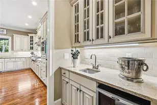 1056 Bluffhaven Way NE, Brookhaven, GA 30319 - Photo 8