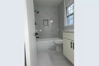 300 E Burns Court SE #D, Marietta, GA 30008 - Photo 2