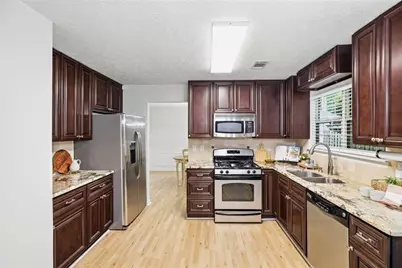 1075 Hidden Pond Lane, Roswell, GA 30075 - Photo 18