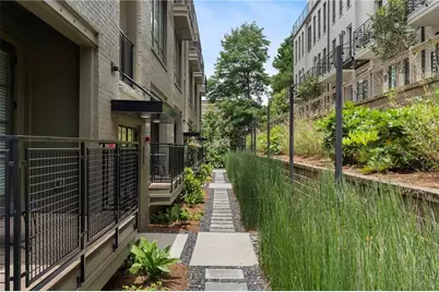 990 Bibbs Circle NW #35, Atlanta, GA 30318 - Photo 2