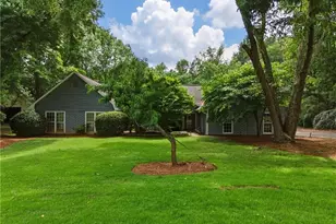 555 Saddle Creek Cir, Roswell, GA 30076 - Photo 1