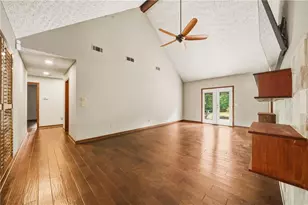 555 Saddle Creek Cir, Roswell, GA 30076 - Photo 10