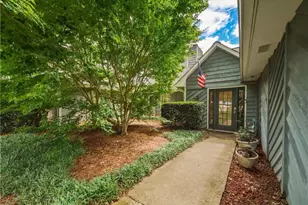 555 Saddle Creek Cir, Roswell, GA 30076 - Photo 6