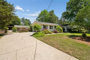 230 Chateau Dr, Fayetteville, GA 30214 - Photo 2