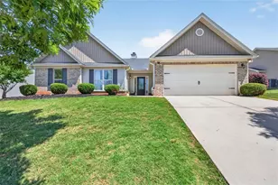 558 River Mist Cir, Jefferson, GA 30549 - Photo 2