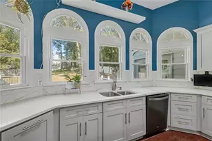 210 Hanarry Dr, Lawrenceville, GA 30046 - Photo 10