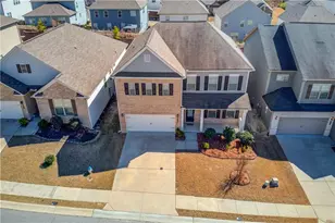 385 Broadmoor Dr, Braselton, GA 30517 - Photo 2
