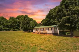 894 Lakeview Dr, Nicholson, GA 30565 - Photo 2