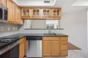 795 Hammond Dr, Atlanta, GA 30328 - Photo 10