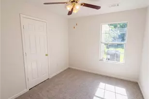 202 Bluff Ct, Jackson, GA 30233 - Photo 8