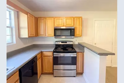 202 Bluff Court, Jackson, GA 30233 - Photo 4