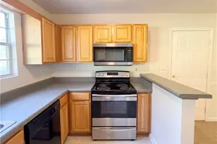 202 Bluff Ct, Jackson, GA 30233 - Photo 4