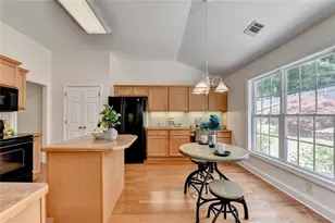 1870 Hickory Station Cir, Snellville, GA 30078 - Photo 10
