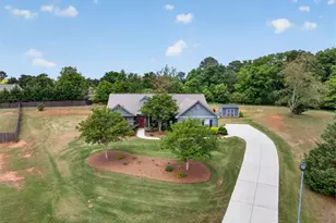 1017 Anne Marie Ct, Jefferson, GA 30549 - Photo 2