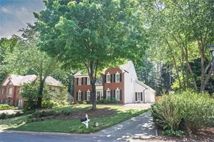 2562 Forest Meadow Ln, Lawrenceville, GA 30043 - Photo 4