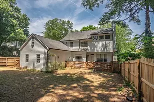 2562 Forest Meadow Ln, Lawrenceville, GA 30043 - Photo 8