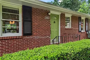 2477 Hunting Valley Dr, Decatur, GA 30033 - Photo 2