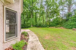 10625 Haynes Forest Dr, Alpharetta, GA 30022 - Photo 46