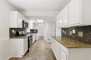 310 Derby Dr, Fayetteville, GA 30215 - Photo 2