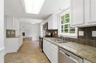 310 Derby Dr, Fayetteville, GA 30215 - Photo 14