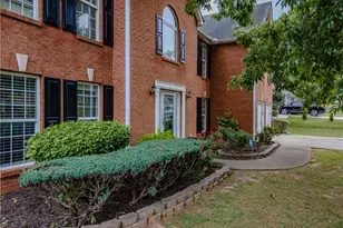 6042 Fairington Farms Ln, Lithonia, GA 30038 - Photo 2
