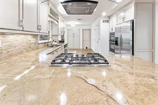 310 Clear Creek Ct, Roswell, GA 30076 - Photo 10