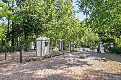 19 Brittany Way NE, Atlanta, GA 30324 - Photo 32