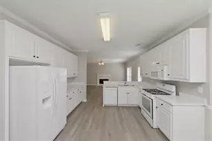 3828 Martingale Dr SE, Conyers, GA 30094 - Photo 12