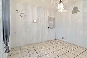 913 Longleaf Dr, Forest Park, GA 30297 - Photo 6