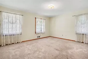 14 N Poplar St, Fairburn, GA 30213 - Photo 16