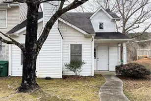 2176 Wellington Cir, Lithonia, GA 30058 - Photo 2