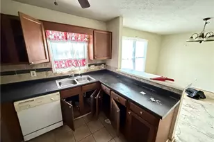 2176 Wellington Cir, Lithonia, GA 30058 - Photo 10