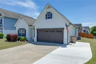 381 Eagles Blf Wy, Hoschton, GA 30548 - Photo 2