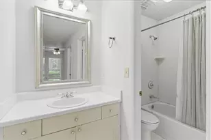 1011 Summit N Dr NE, Atlanta, GA 30324 - Photo 18