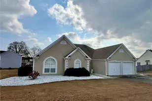 19 Meadow Crest Ct, Powder Springs, GA 30127 - Photo 2