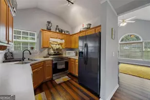 227 Diamond Ct, Carrollton, GA 30116 - Photo 6