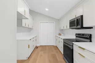1661 Oak Ridge Cir SW, Stone Mountain, GA 30087 - Photo 18