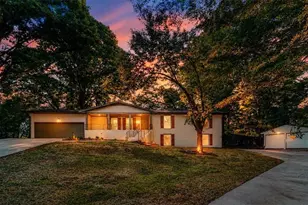 1661 Oak Ridge Cir SW, Stone Mountain, GA 30087 - Photo 4