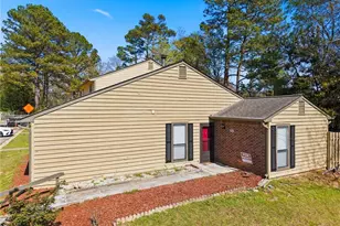 129 Sandalwood Cir, Lawrenceville, GA 30046 - Photo 2