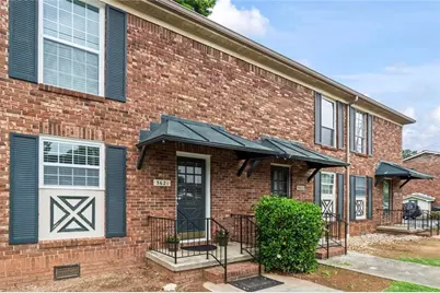 5621 Kingsport Drive NE, Sandy Springs, GA 30342 - Photo 2