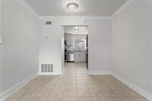5621 Kingsport Dr NE, Sandy Springs, GA 30342 - Photo 10