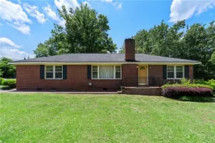 126 Jones St, Summerville, GA 30747 - Photo 2