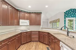 1010 Laurian Park Dr Dr, Roswell, GA 30075 - Photo 4