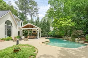 290 Plantation Way, Roswell, GA 30075 - Photo 2