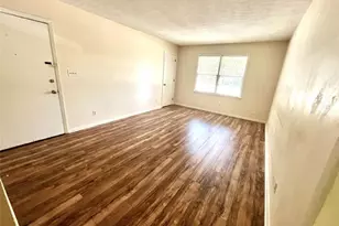 1002 Level Creek Rd, Sugar Hill, GA 30518 - Photo 2
