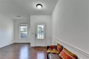560 Collingsworth Ln, Lawrenceville, GA 30043 - Photo 4