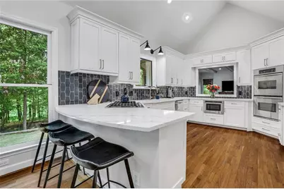 705 Glengary Way NE, Atlanta, GA 30342 - Photo 6