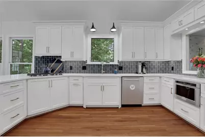 705 Glengary Way NE, Atlanta, GA 30342 - Photo 8