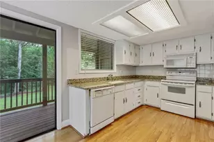 2755 Wendy Ln, Marietta, GA 30062 - Photo 12